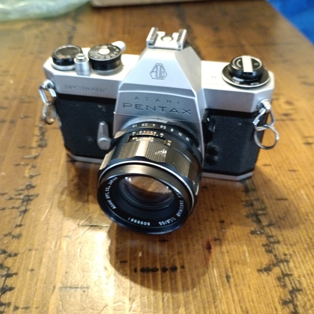 Asahi Pentax Spotmatic SP II 35mm SLR Camera Takumar 55mm 1.8 Lens Japan R2
